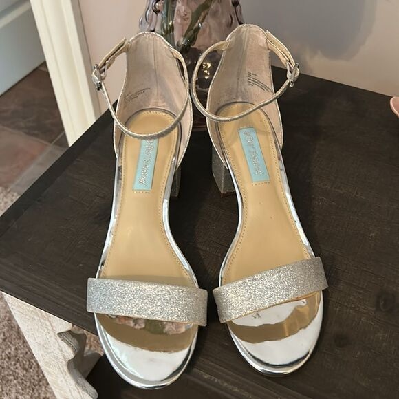 GUC Betsey Johnson Silver Glitter Heels - Picture 3 of 7